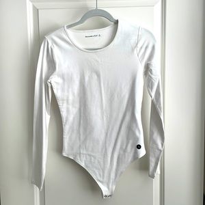 NWT Abercrombie & Fitch Long Sleeve Seamless White Bodysuit Size Small